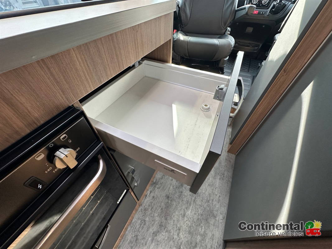 2022 Pilote V630 LG Van For Sale UC6207 34