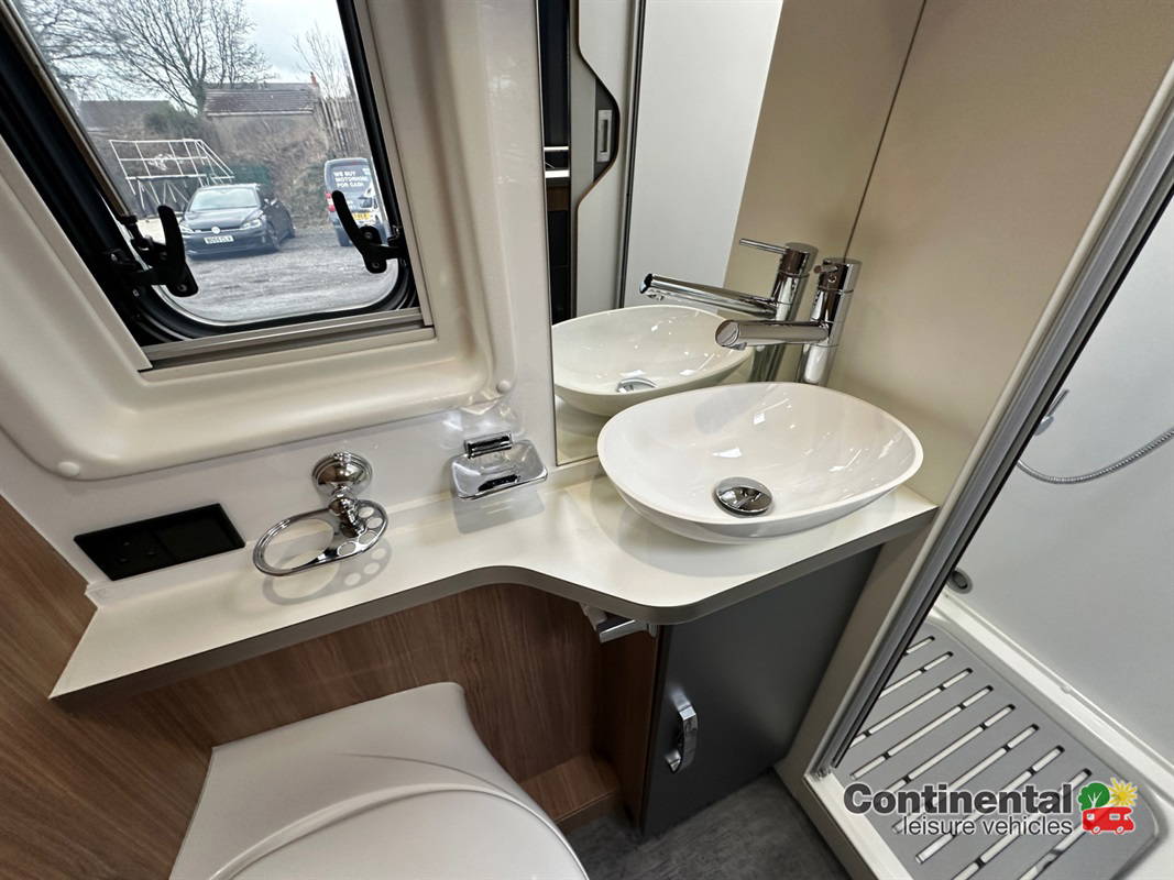 2022 Pilote V630 LG Van For Sale UC6207 59