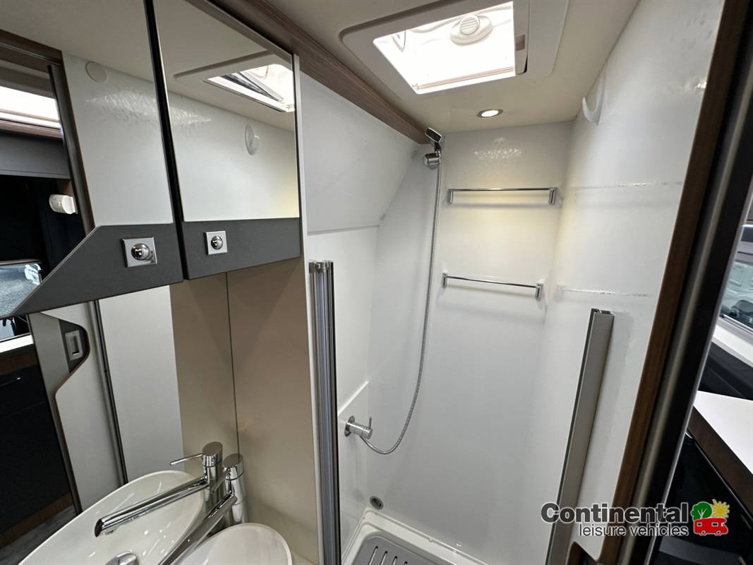 2022 Pilote V630 LG Van For Sale UC6207 62