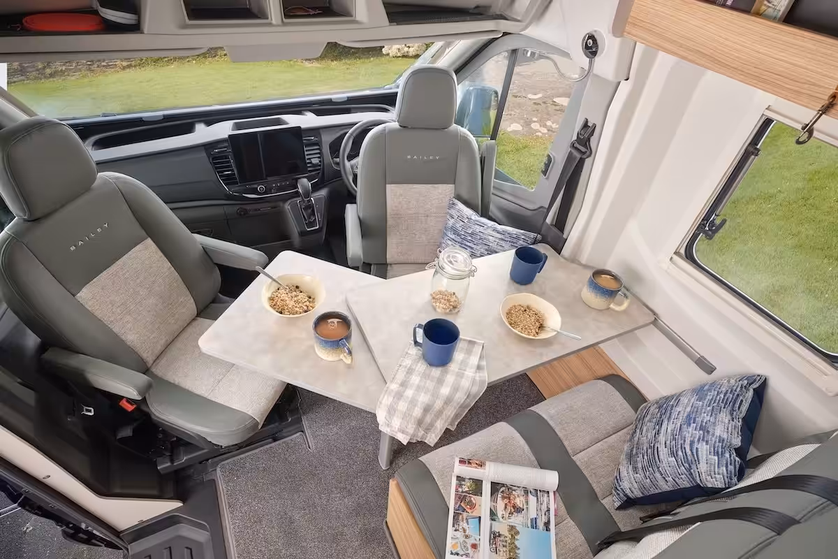Endeavour B65 Table With Rotating Cab Seats