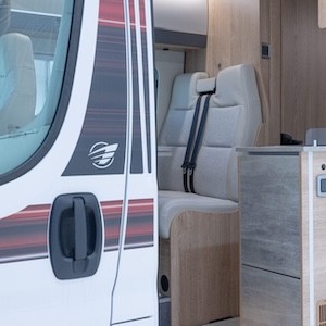 Auto Trail Sleek Modern Square