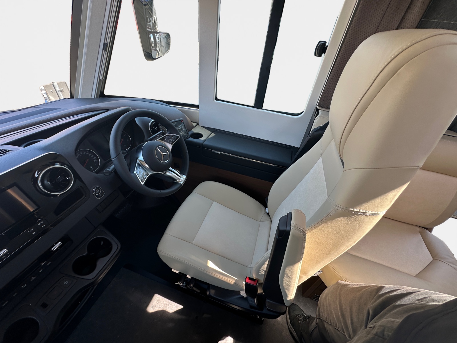 2026 Carthago Chic C Line I 4.9 LE For Sale InteriorCA5328 3