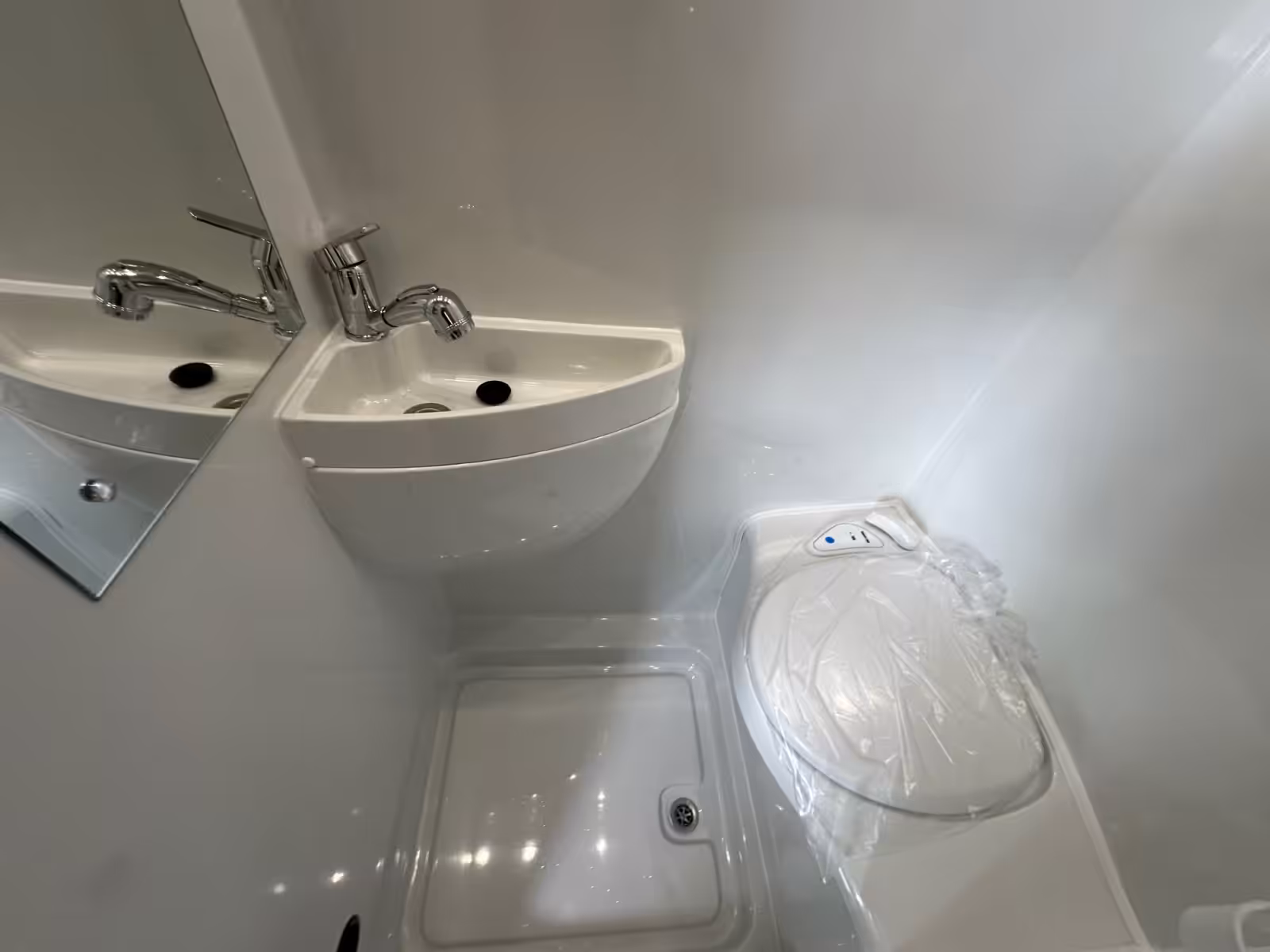 2026 Autotrail Expedition 68XL Flex For Sale AT5373 48