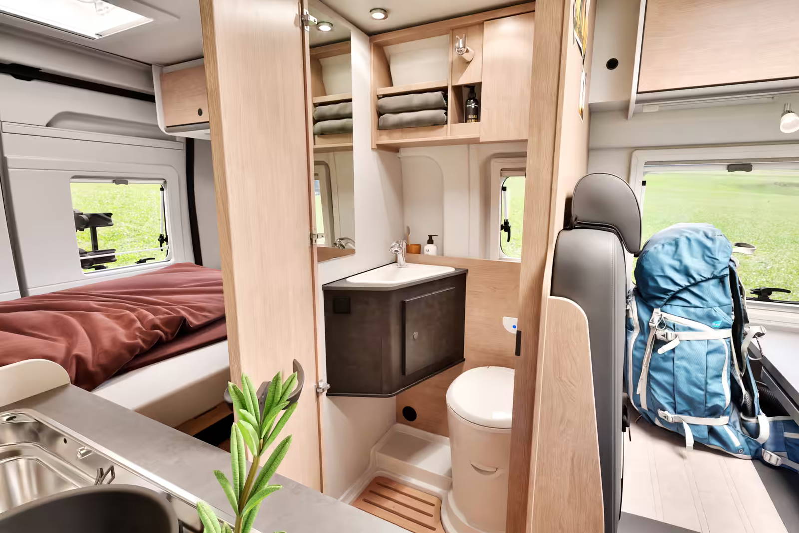 2027 SUNLIGHT CLIFF 540 INTERIOR