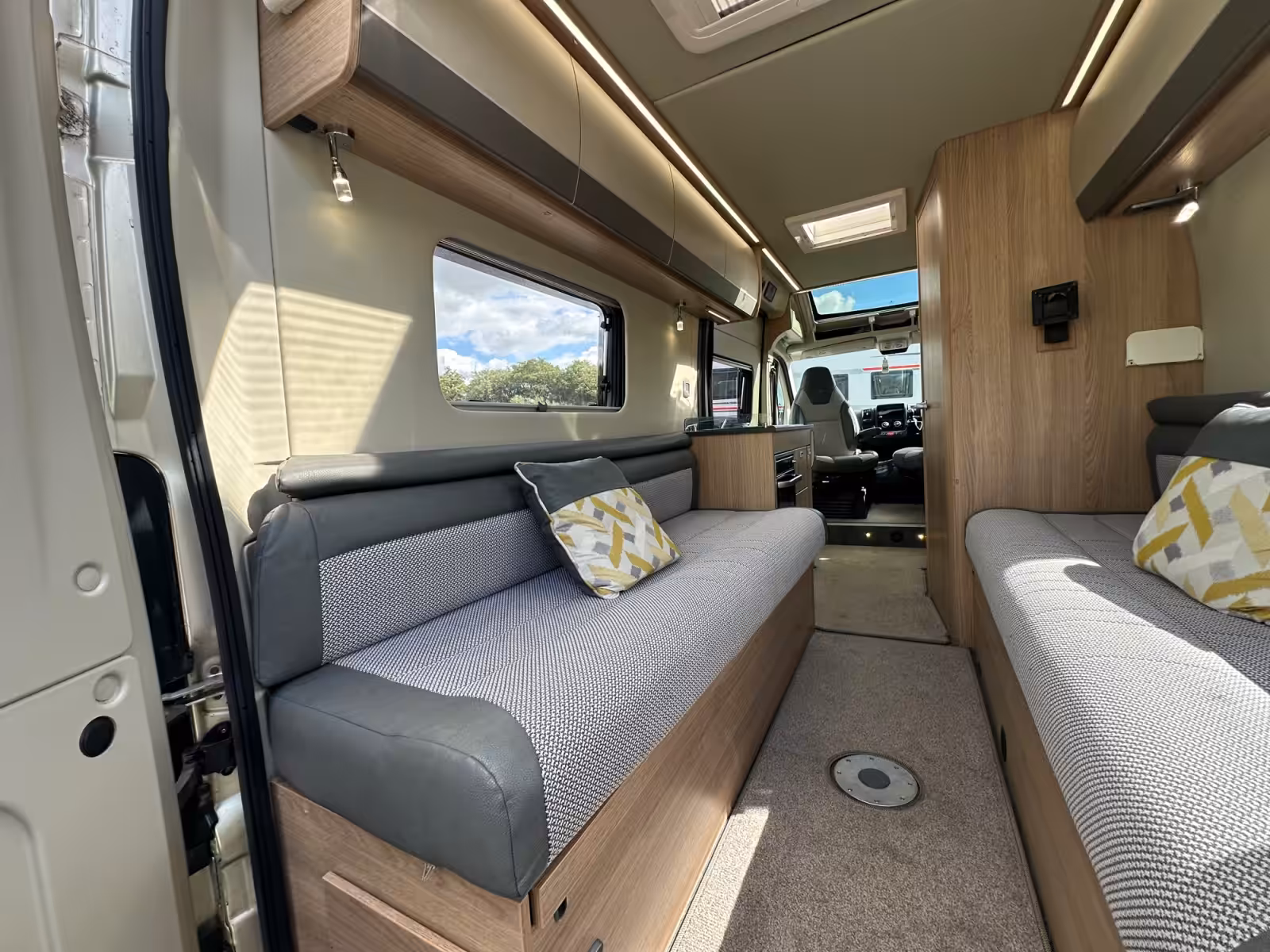 2021 Autotrail V Line 660S For Sale UC6388 41