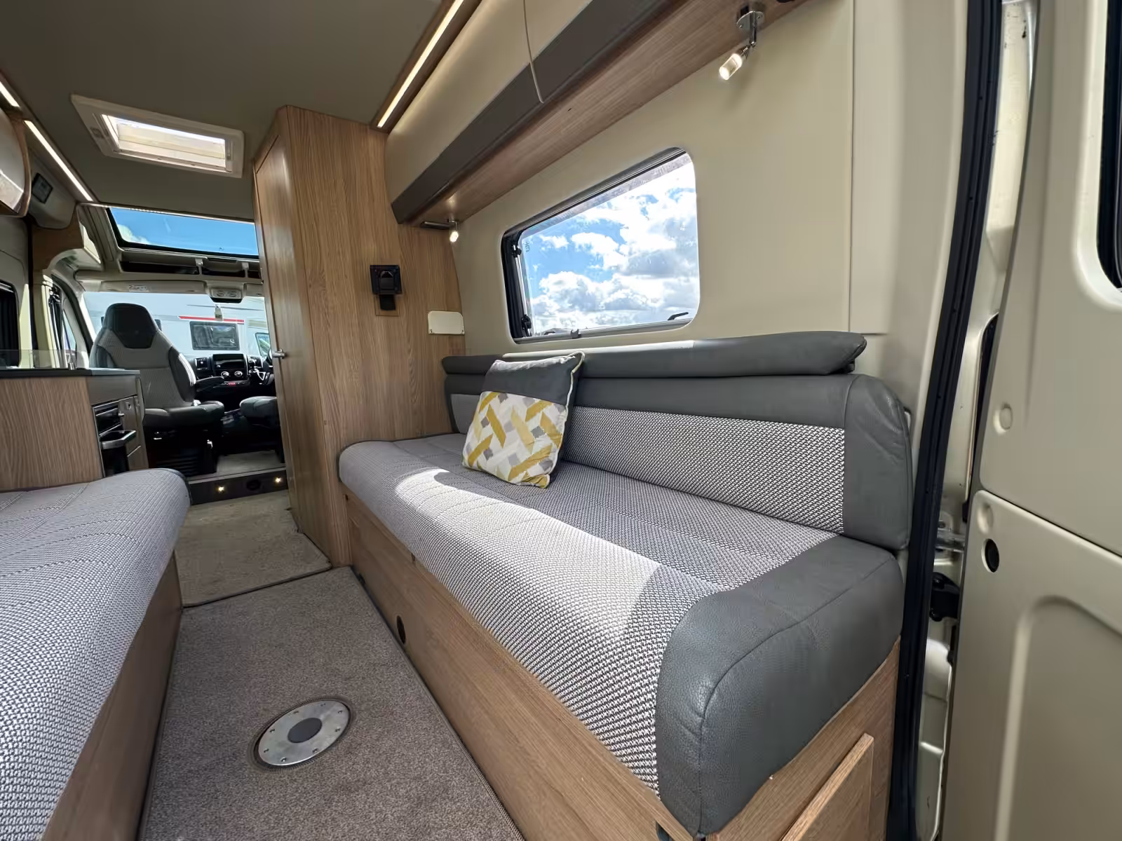 2021 Autotrail V Line 660S For Sale UC6388 42