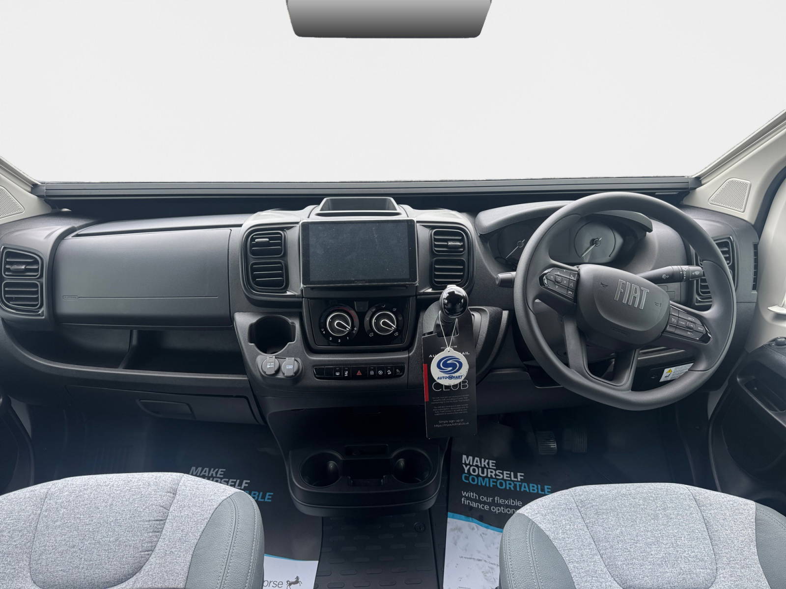 ZFA25000XTMD07631 09 Front Panel Passenger