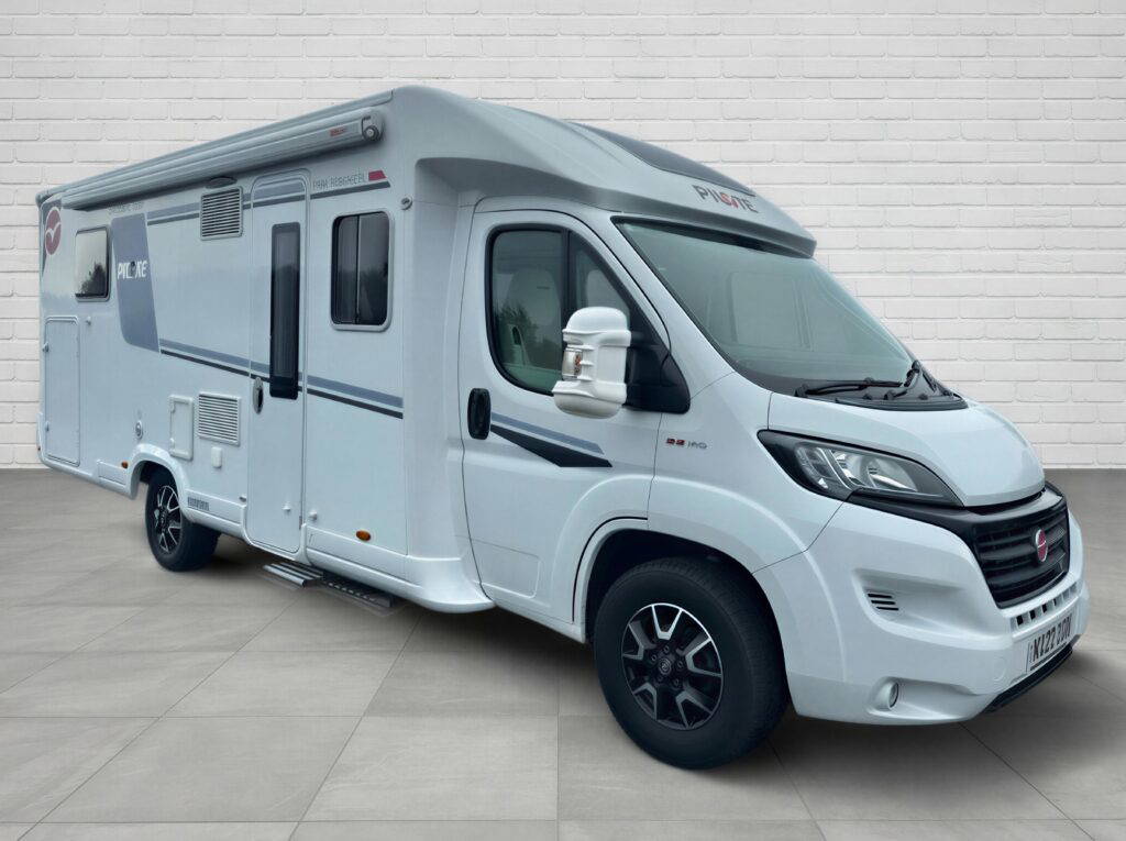 2020 Pilote P740 Essential Exclusive Edition Exterior