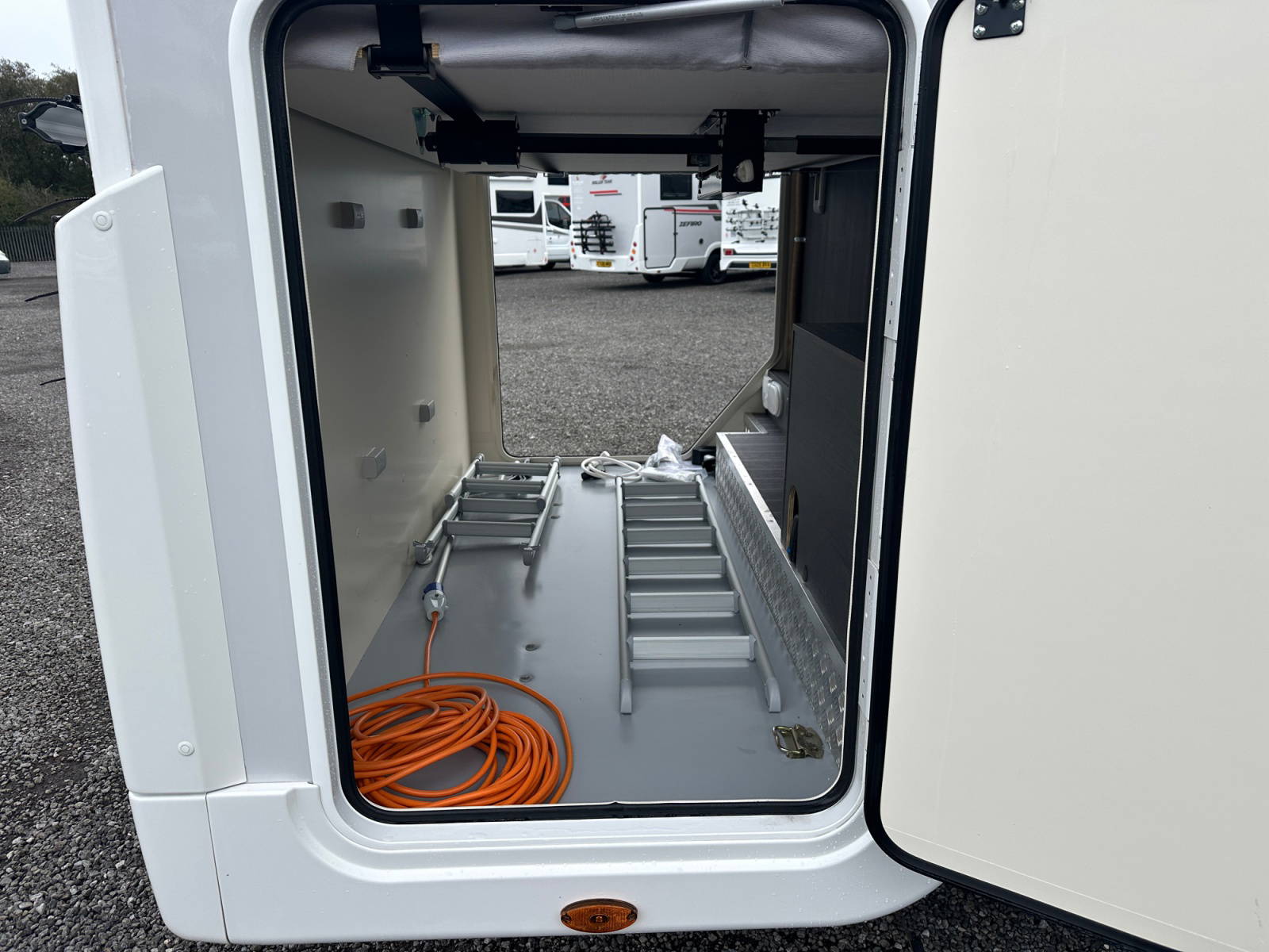 2024 Roller Team Zefiro 665 Automatic Motorhome For Sale UC6403 17