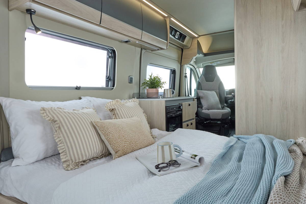 Auto Trail Expedition Interior 1 27