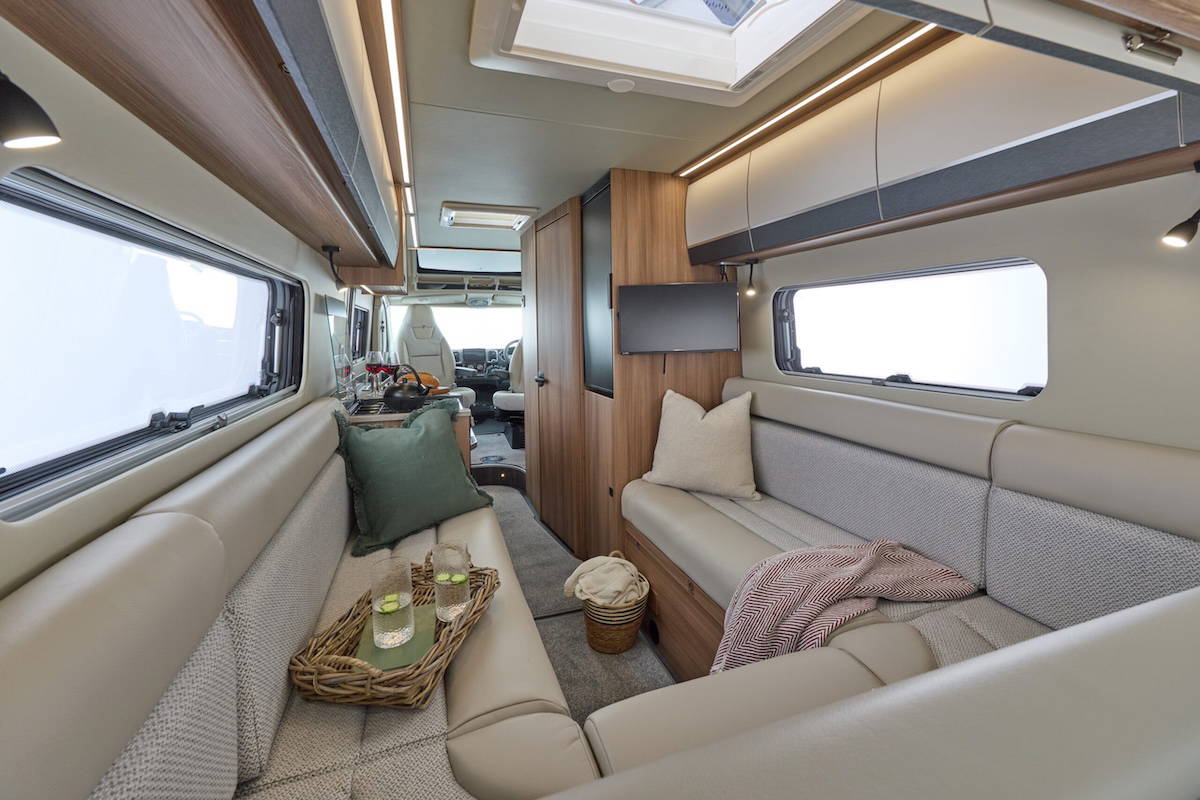 Auto Trail V Line Sport Interior 2 27