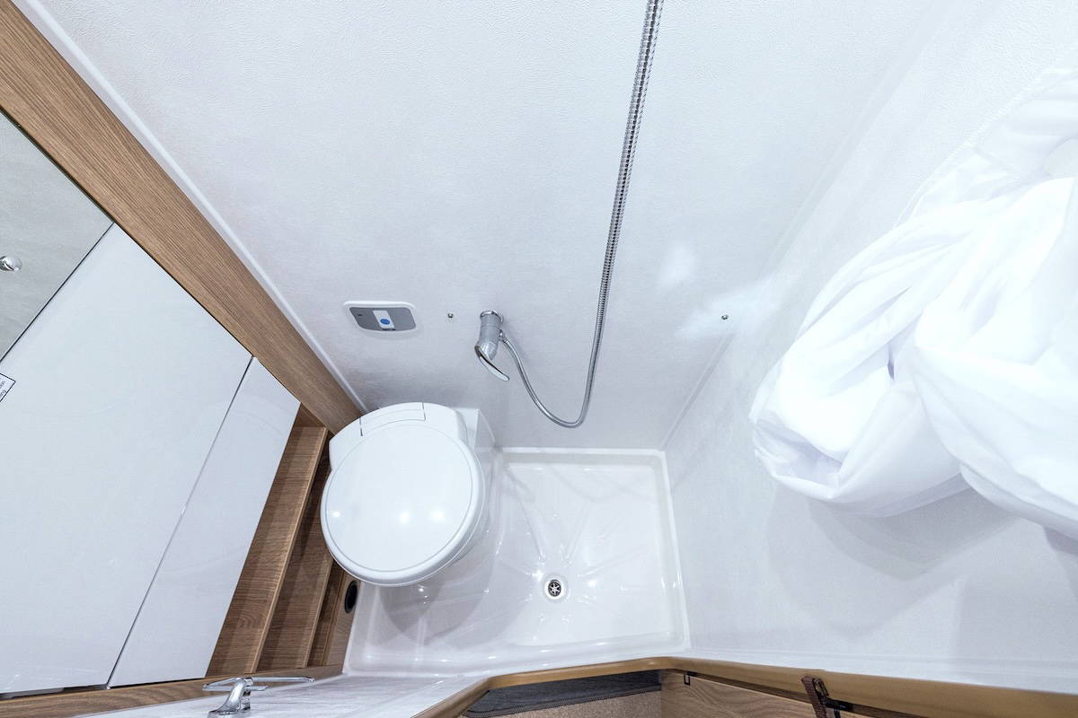 Auto Trail V Line Sport Interior 3 27