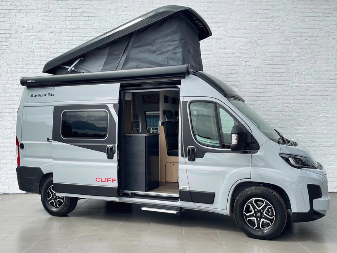 2025 Sunlight Cliff 600X RT pop top and awning