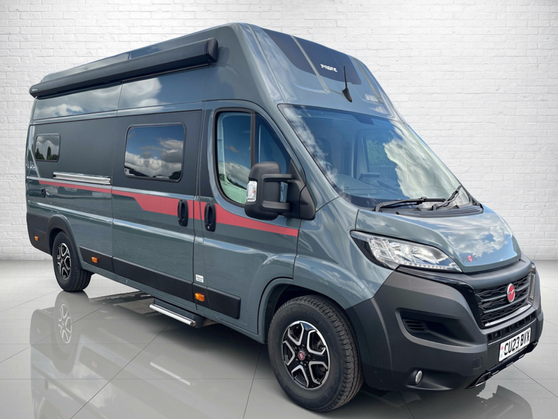 Pilote Evidence V633M exterior with awning and alloy wheels
