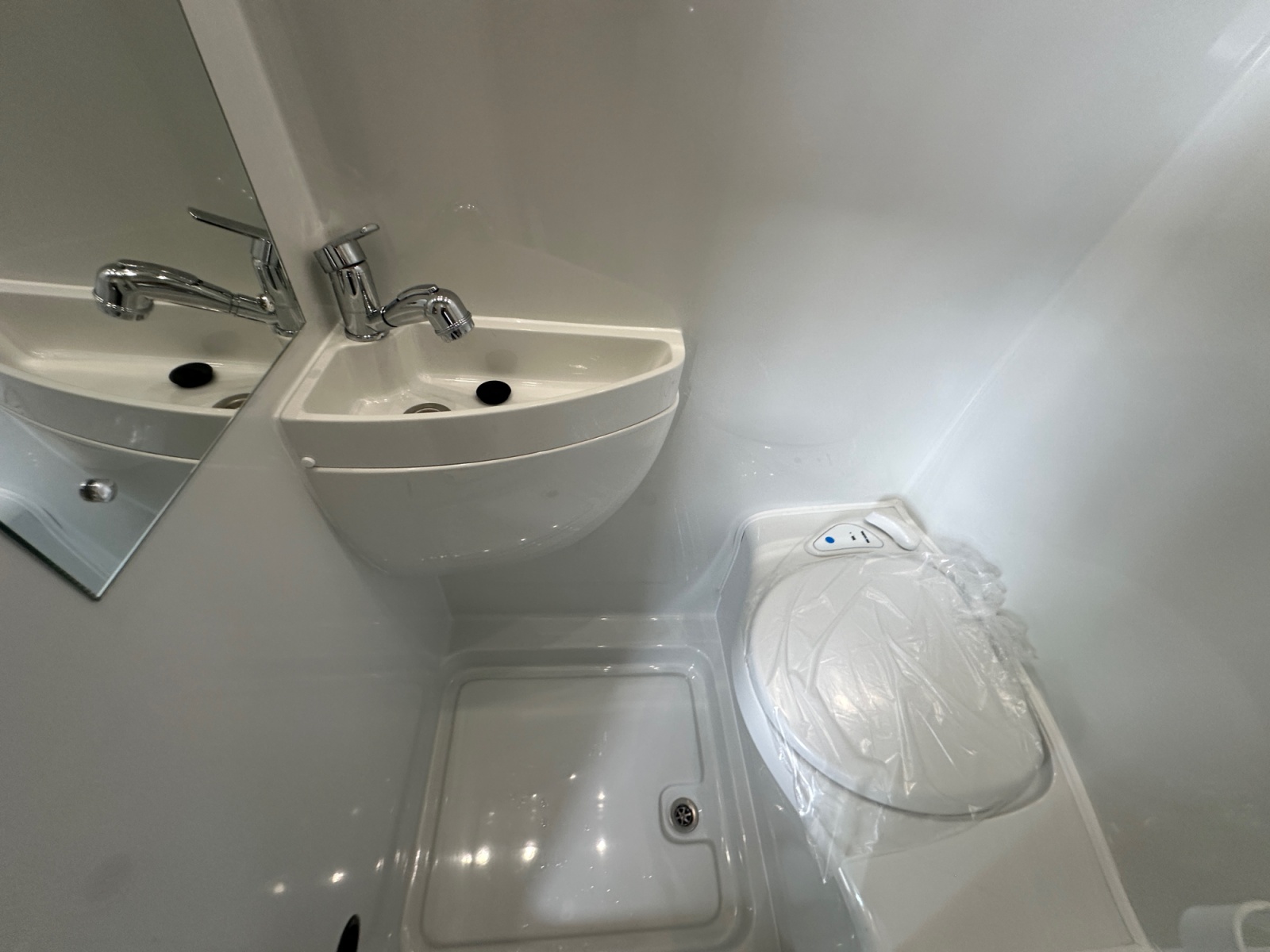 2026 Autotrail Expedition 68XL Flex For Sale AT5373 48