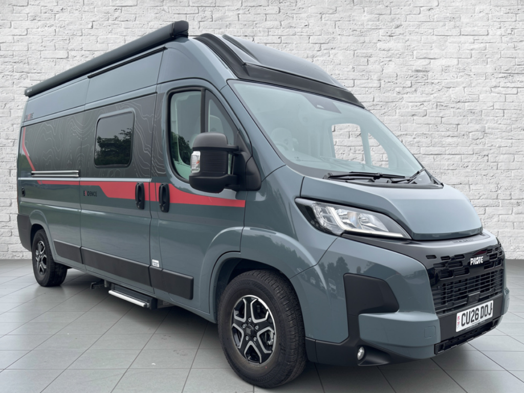 Pilote V600G Evidence with awning and alloys