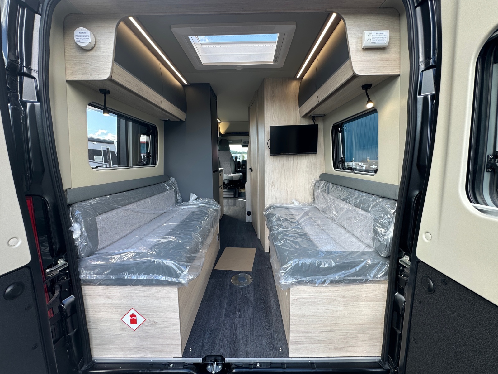 2027 Autotrail Expedition 67 For Sale AT5389 19