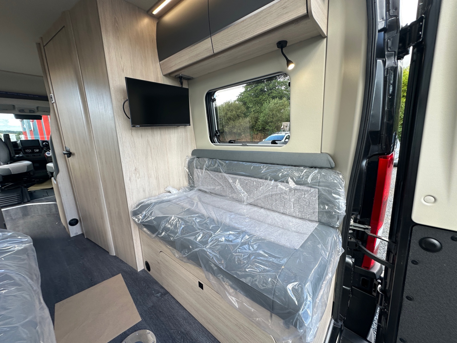 2027 Autotrail Expedition 67 For Sale AT5389 20