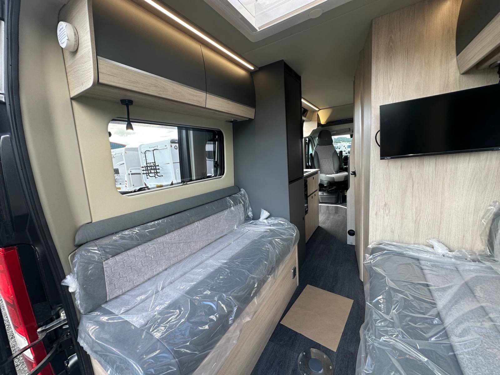 2027 Autotrail Expedition 67 For Sale AT5389 21