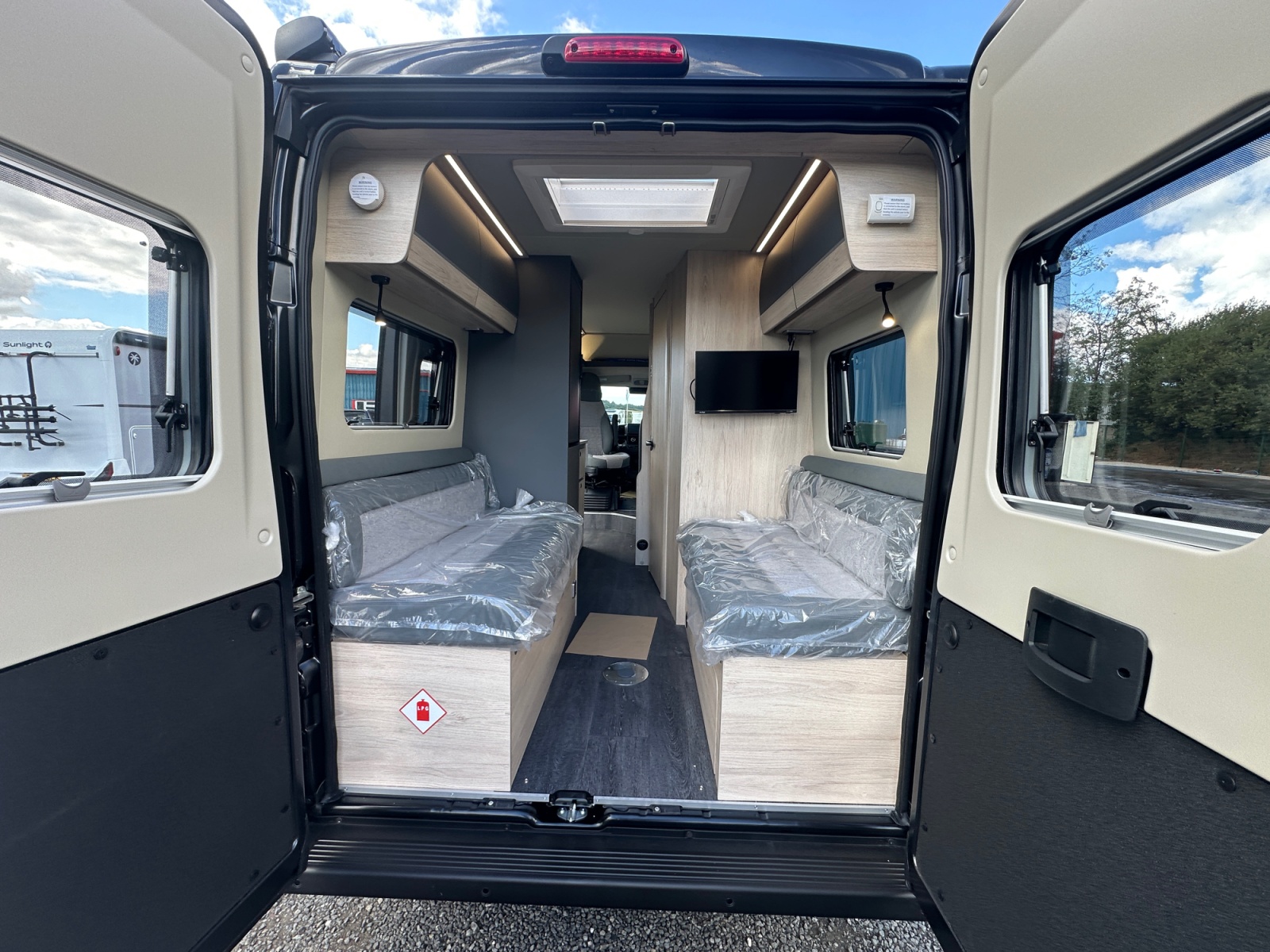 2027 Autotrail Expedition 67 For Sale AT5389 22