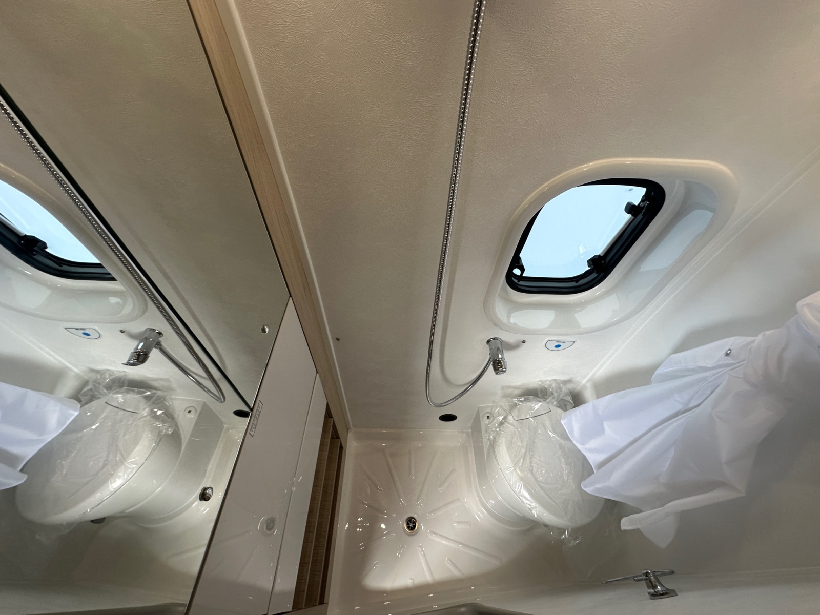 2027 Autotrail Expedition 67 For Sale AT5389 50