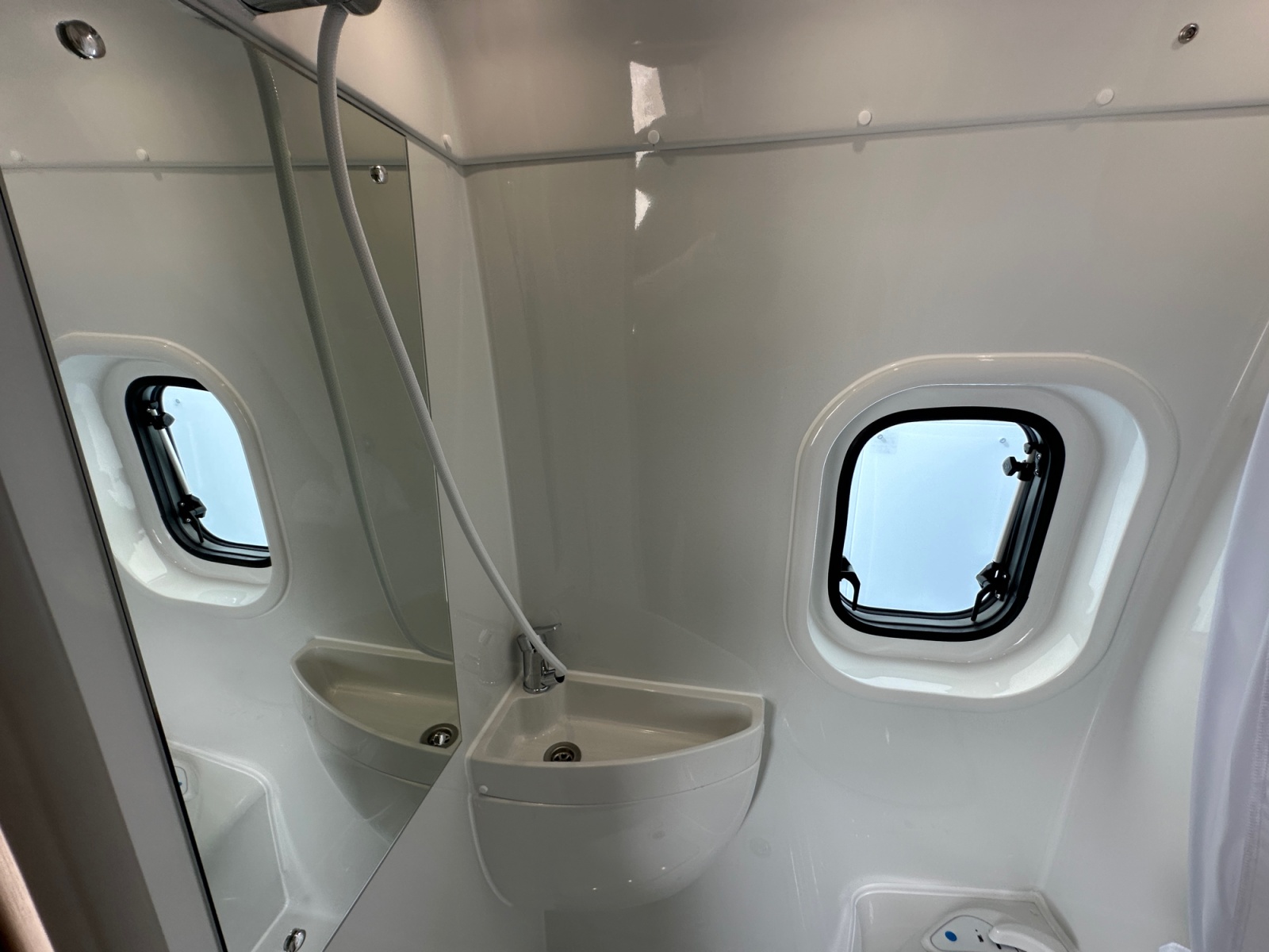 2027 Autotrail Expedition 68 For Sale AT5387 31