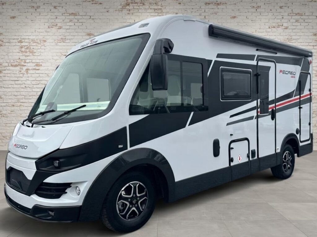 Rollerteam Pegaso 590 with awning and alloy wheels